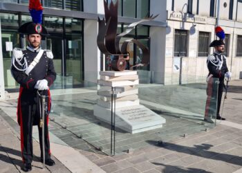 Larino. Un’altra giornata storica: scoperto il monumento dedicato all’Arma. Il sindaco Puchetti consegna al generale Neosi le chiavi delle città!