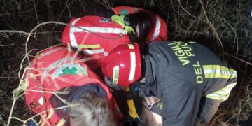 Cercemaggiore. Si ribalta con la sua auto, si incammina in una zona boschiva: soccorso dai Vigili del Fuoco