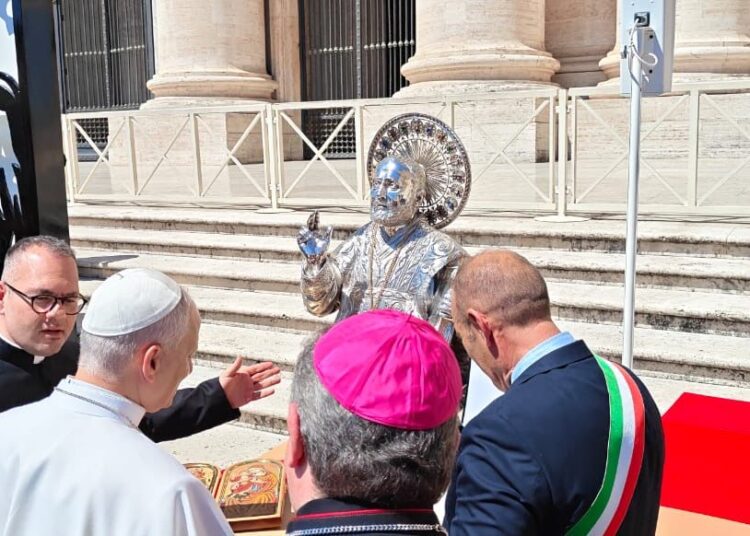 Guglionesi, il busto reliquiario di Sant’Adamo benedetto da papa Leone XIV a 140 anni dalla realizzazione