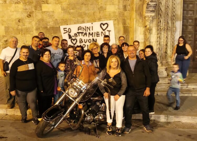 Antonietta Notaro festeggia i suoi 50 anni nel cuore di Larino, tra famiglia, amici e un brindisi speciale